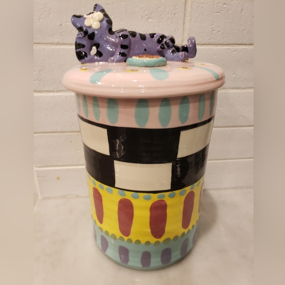 Art Pottery Large Canister With Whimsical Cat Lid signed on base - Picture 12 of 15